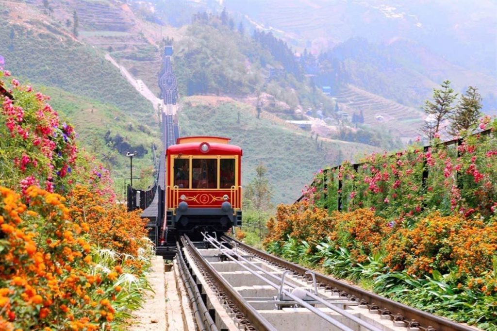 Tàu hỏa leo núi Mường Hoa