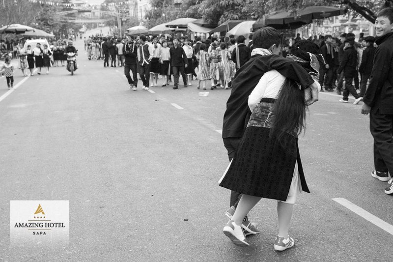 Kéo vợ người Mông - Một bước mang tính nghi thức trong quy trình hỏi cưới Kéo vợ người Mông - Một bước mang tính nghi thức trong quy trình hỏi cưới