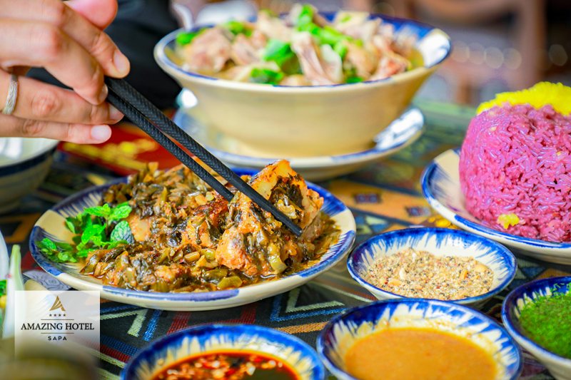 Nhà hàng Sapa ngon - Khác biệt nằm ở cái bàn và công suất bếp